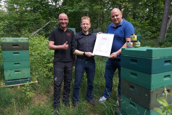 Immo Feldmer (Harzköhlerei Stemberghaus), Andreas Lehmberg (Harzer Tourismusverband) und Mathias Schäfer (Harzer Honigdieb)