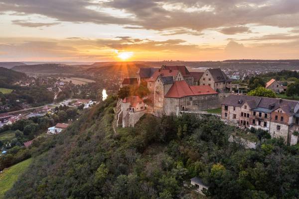 schloss neuenburg freyburg